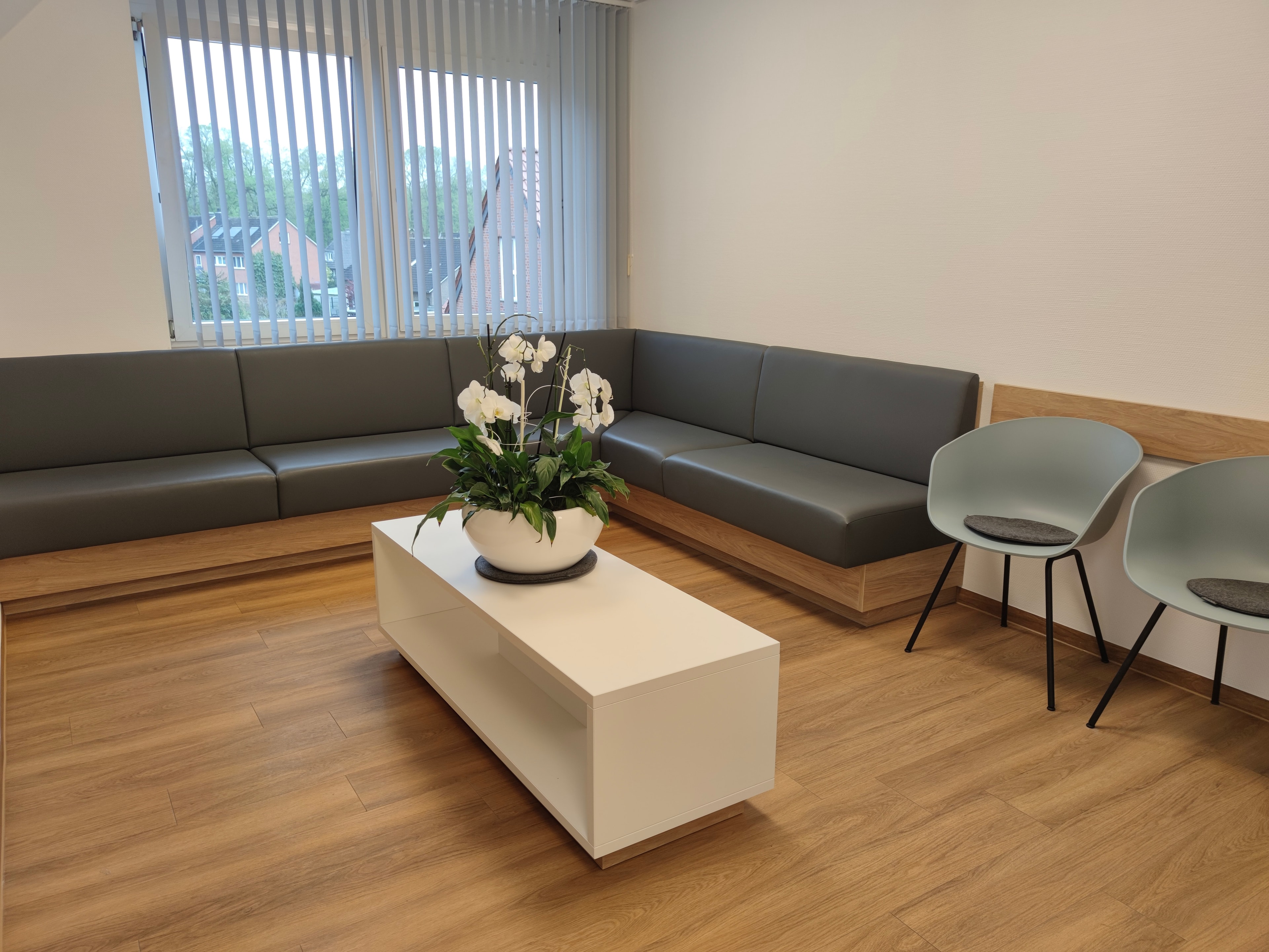 Individuelle Empfangsbereiche für Arztpraxen und Apotheken in Rheine